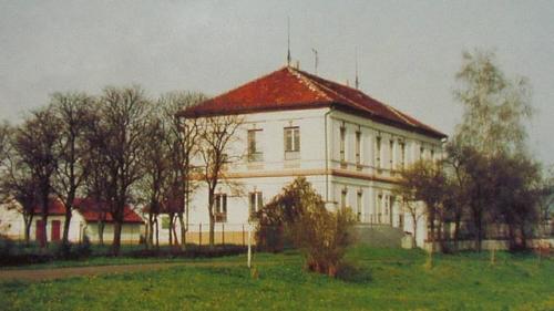 Budova školy z&nbsp;roku 1896